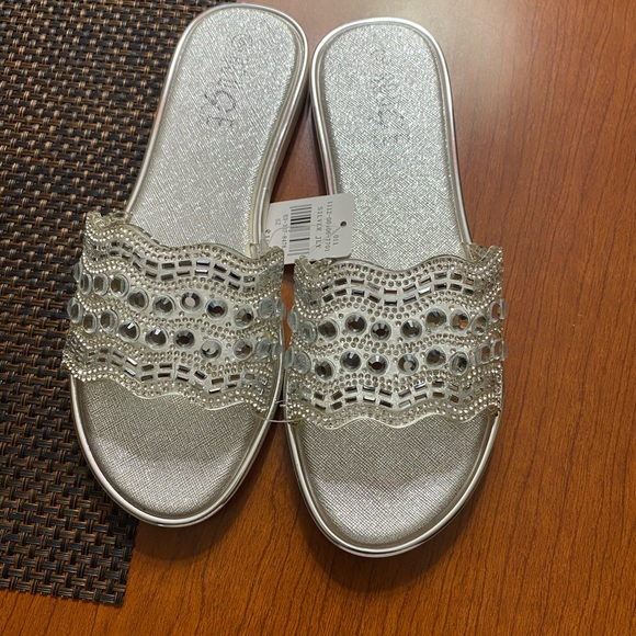 Elegant White Sandals - Picture 7 of 7